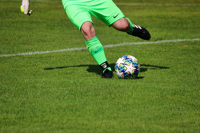 才更符合曼 才更符合曼